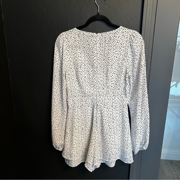 Forever 21 Romper White with black polka dots Long sleeves Zipper back, V-neck S - Picture 6 of 7
